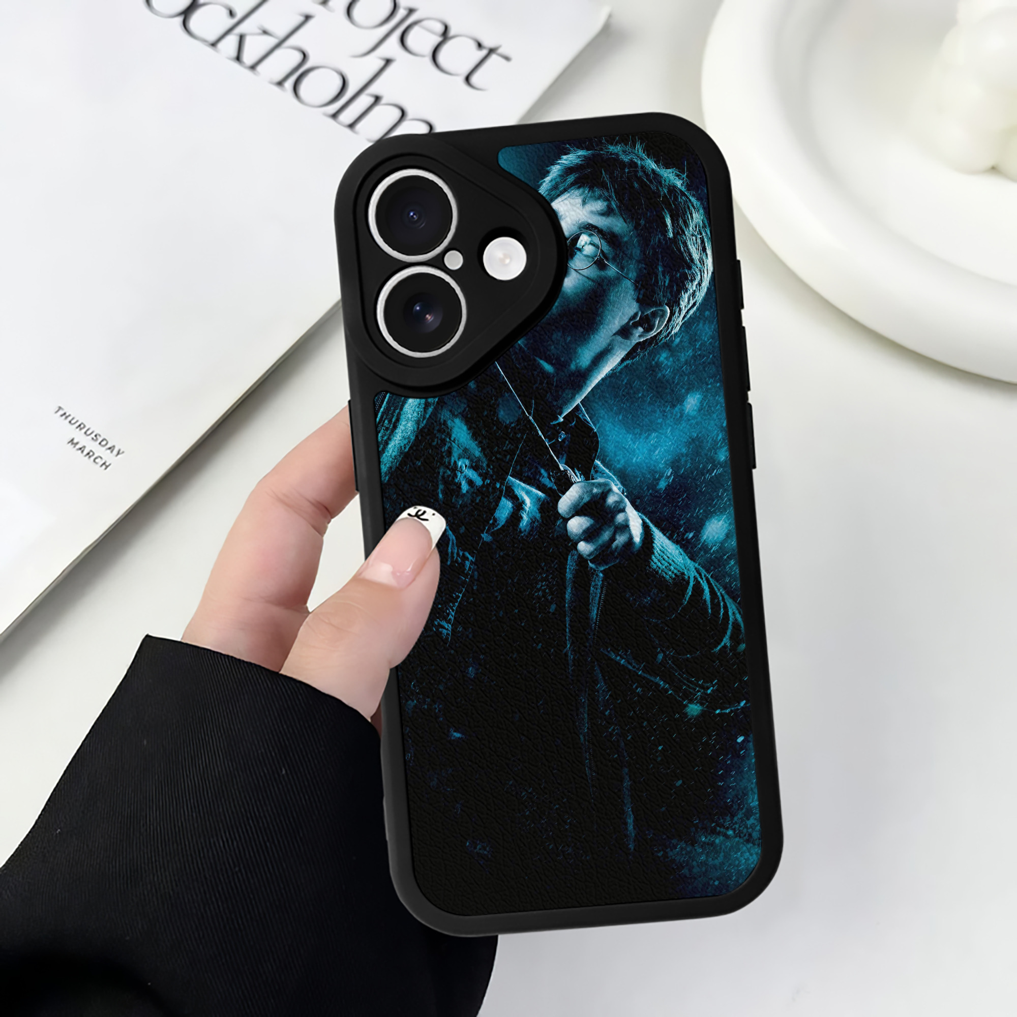 （画像用） Harry Potter ハリー・ポッターシリーズ 【iPhone 16シリーズ対応】シリコンスマホケース（レザー調） 材質：シリコン